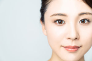 美白の女性